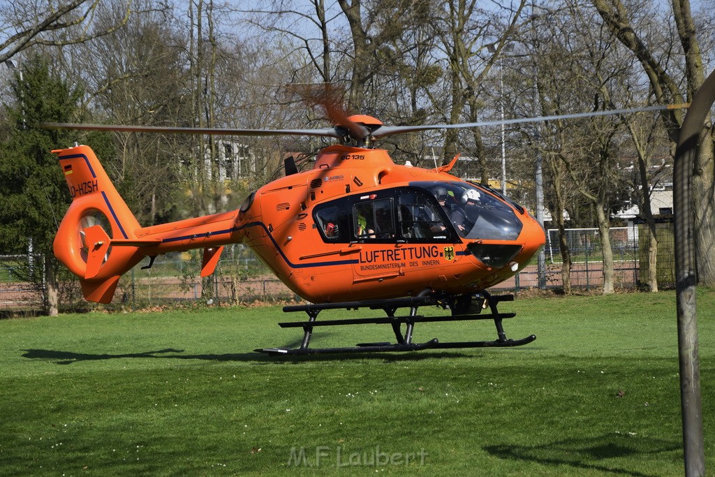 Einsatz Christoph 3 Koeln Vingst Oranienstr Landung Passauerstr P14.JPG - Miklos Laubert